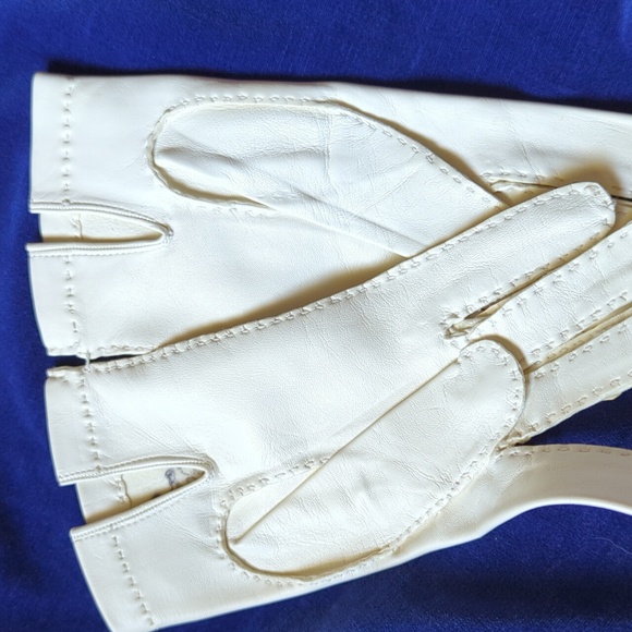 Vintage,Elegant White Leather Gloves - Picture 2 of 4